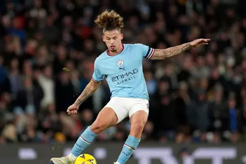 تقارير: يوفنتوس ينسحب من سباق التعاقد مع كالفين فيليبس في يناير 